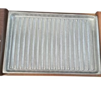 PARRILLA Aleación 20,5 x 30 CM. Rect. S/ANTIADHE. C/Base Madera 22,5 x 41 CM (66)