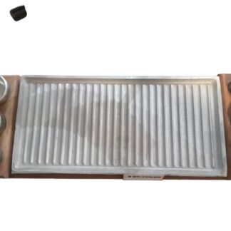 PARRILLA Aleación 20,5 x 43 CM. Rect. S/ANTIADHE. C/ 6 BOLS C/Base de Madera 22,5 X 54,5 CM(70)