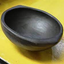 CAZUELA DE CERAMICA NEGRO CON ASA 16 CM.